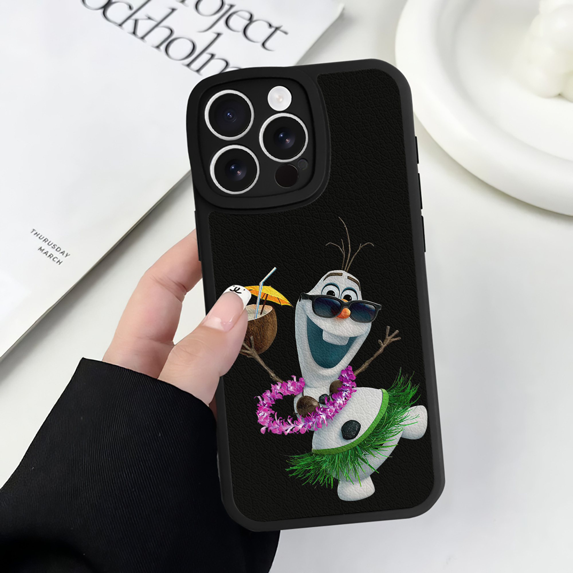 （画像用） アナと雪の女王 アンナ エルサ Frozen Anna Elsa 【iPhone 16シリーズ対応】シリコンスマホケース（レザー調） 材質：シリコン